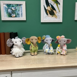 Величественные Хранители: Мастерство и Символизм Слонов