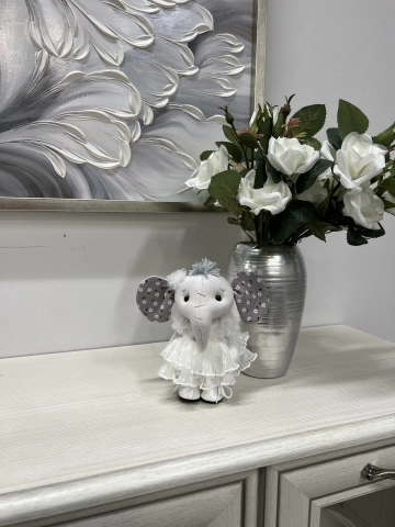 Белый слоник