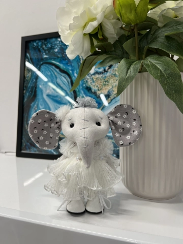 Белый слоник